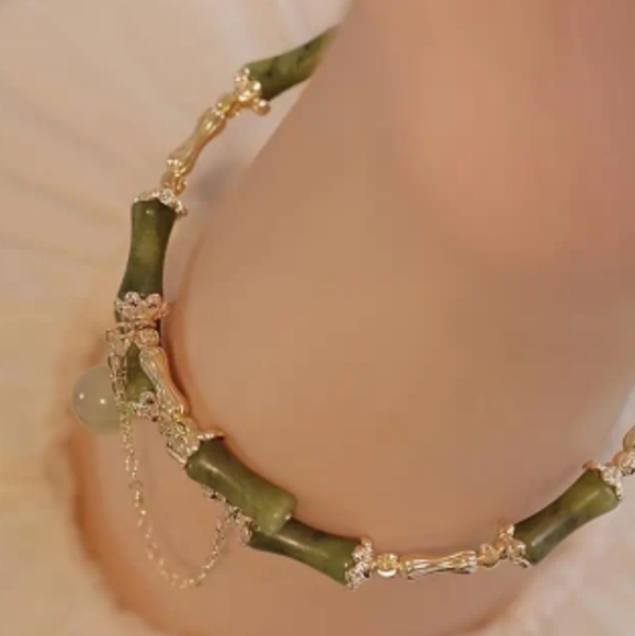 BRAND NEW ** JUST LISTED ** BEAUTIFUL WRAP AROUND BRACELET WITH SO MUCH DESIGN - Picture 2 of 4